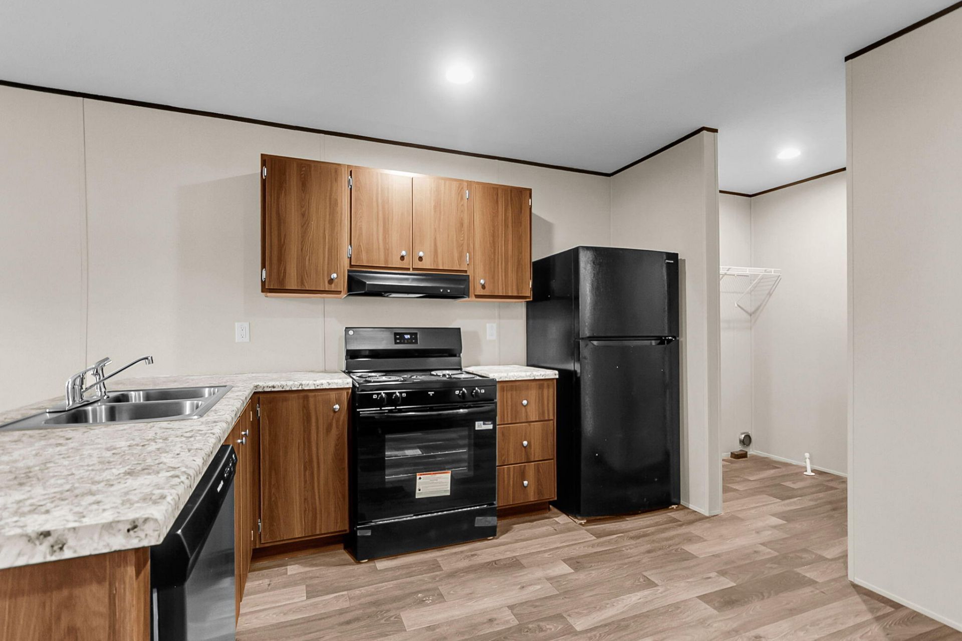 402 Marion Road Photo 11