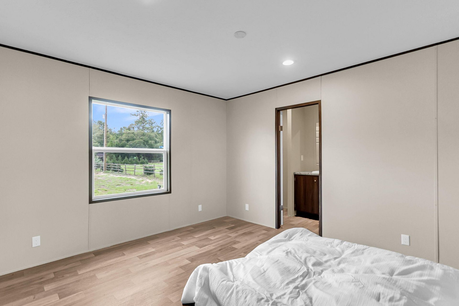 402 Marion Road Photo 23