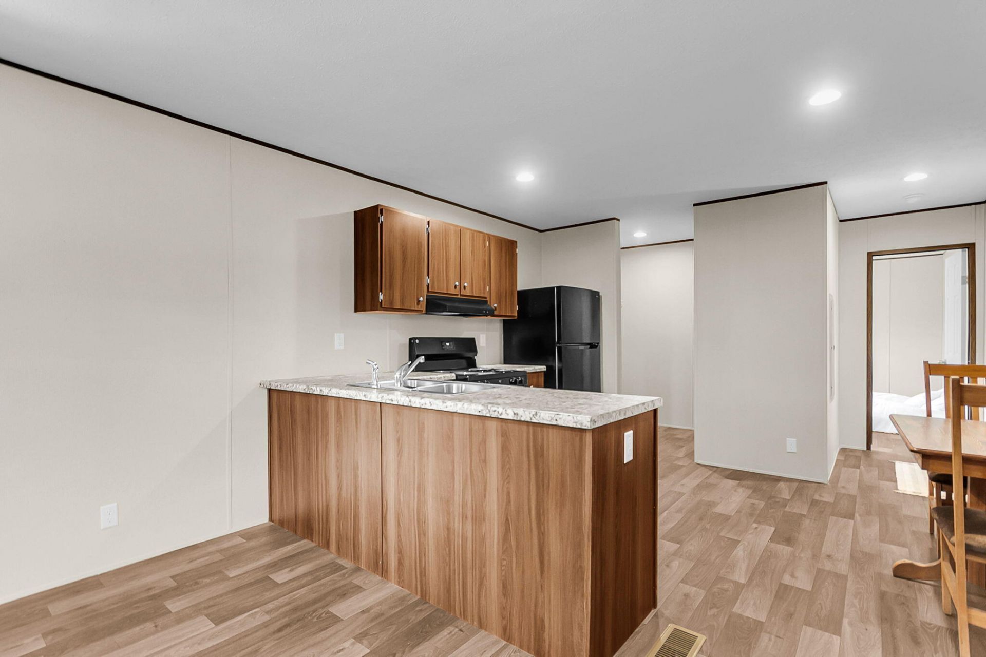 402 Marion Road Photo 9