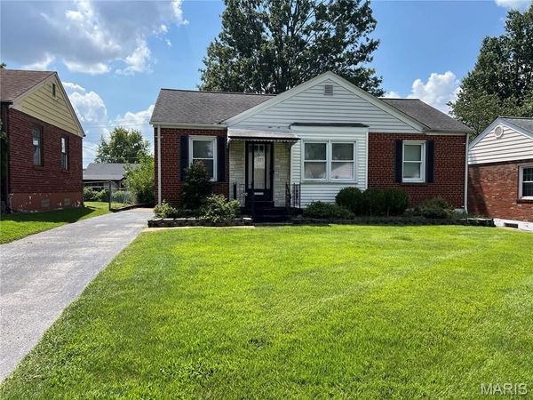 4332 Sunshine Drive , St Louis, MO 63116