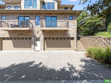 5136 Dodge Street, Omaha, NE 68132