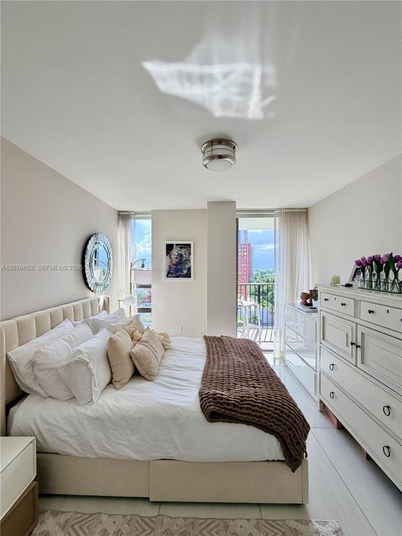 1450 Brickell Bay Dr, Unit 1410, Miami, FL 33131 Photo