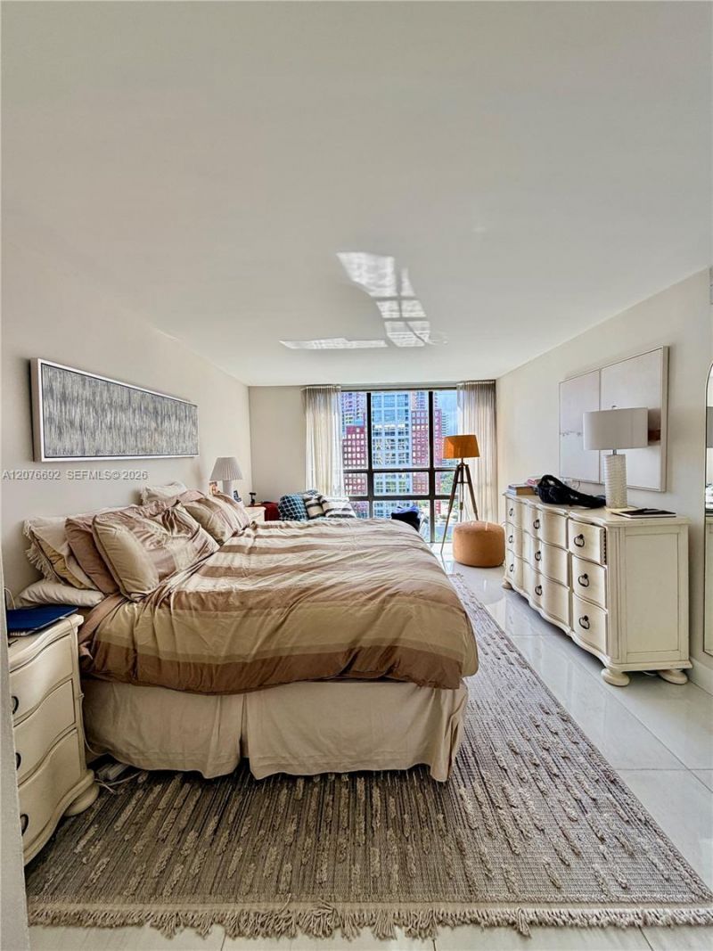 1450 Brickell Bay Dr, Unit 1410, Miami, FL 33131 Photo