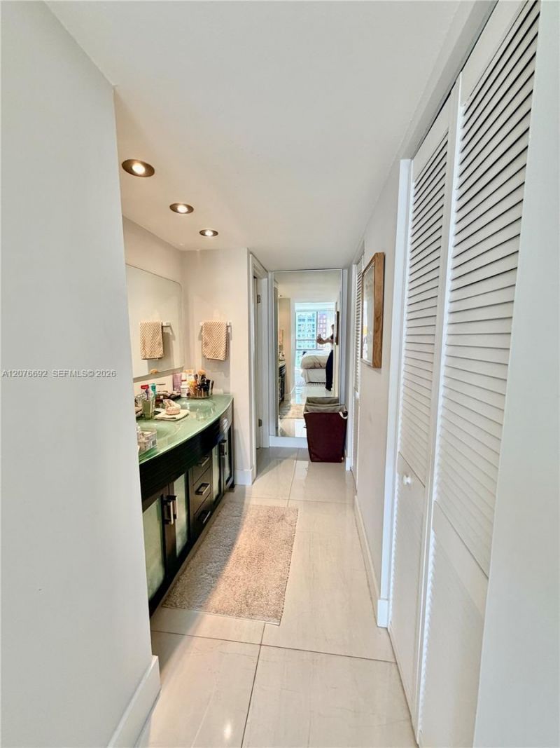 1450 Brickell Bay Dr, Unit 1410, Miami, FL 33131 Photo