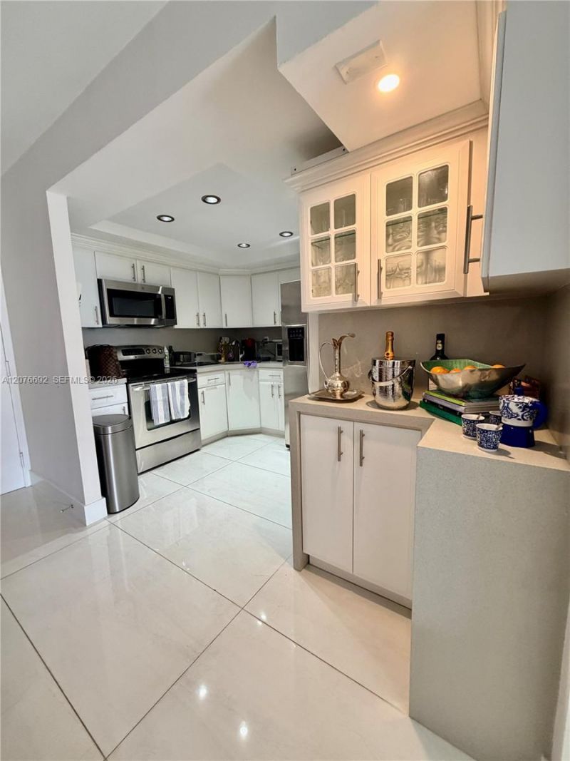 1450 Brickell Bay Dr, Unit 1410, Miami, FL 33131 Photo