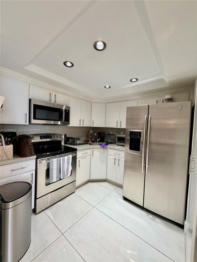 1450 Brickell Bay Dr, Unit 1410, Miami, FL 33131 Photo