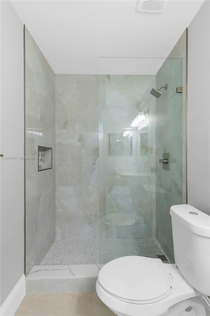 886 NE 214th Ln , Unit 4, Miami, FL 33179 Photo