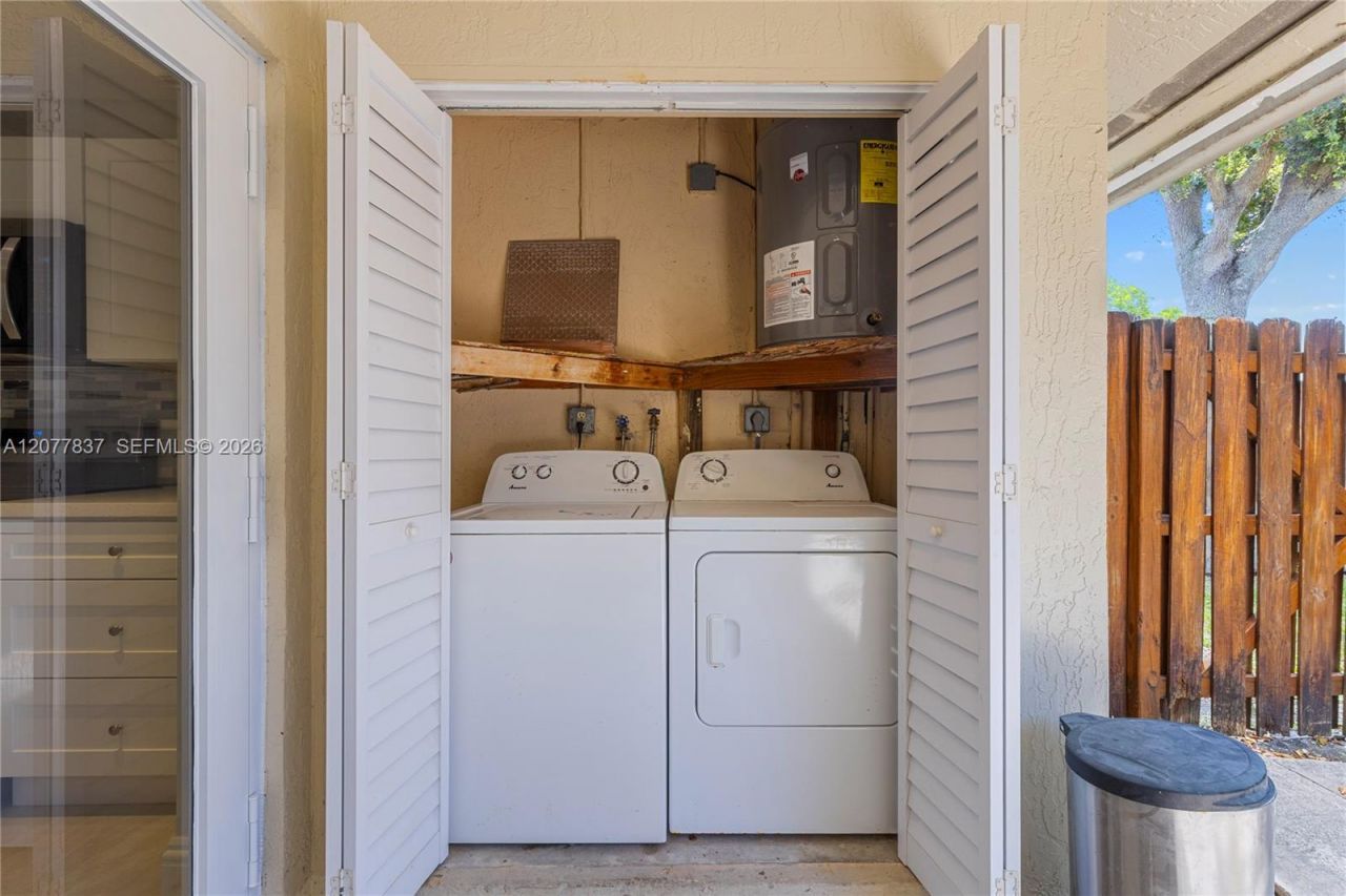 886 NE 214th Ln , Unit 4, Miami, FL 33179 Photo