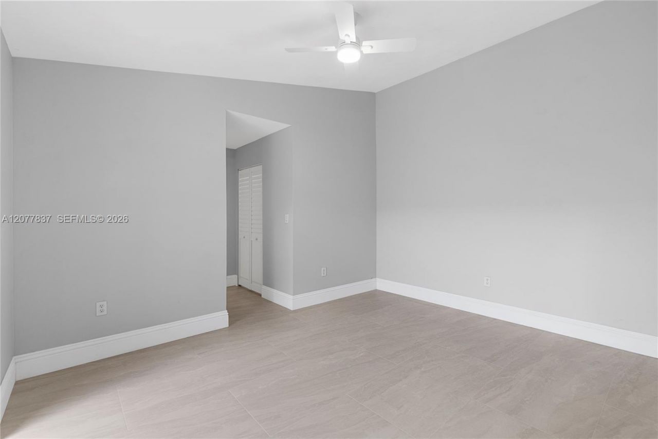 886 NE 214th Ln , Unit 4, Miami, FL 33179 Photo