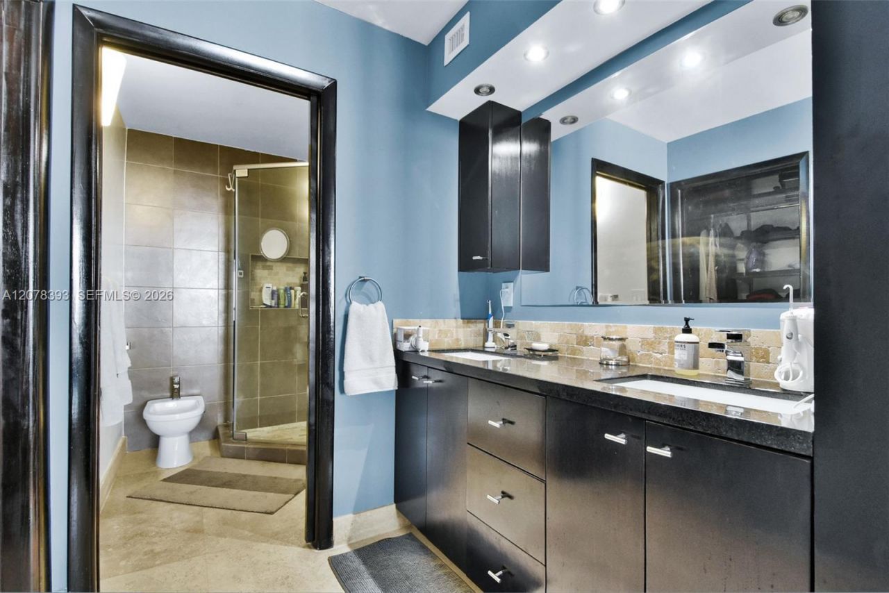 2401 Collins Ave, Unit 1711, Miami Beach, FL 33140 Photo