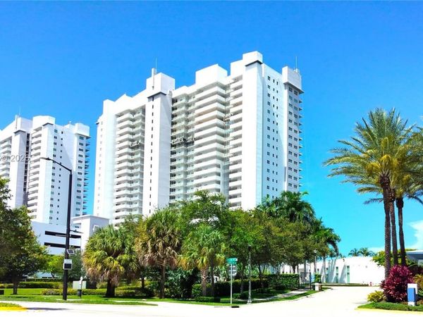 14951 Royal Oaks Ln, Unit 1006, North Miami, FL 33181