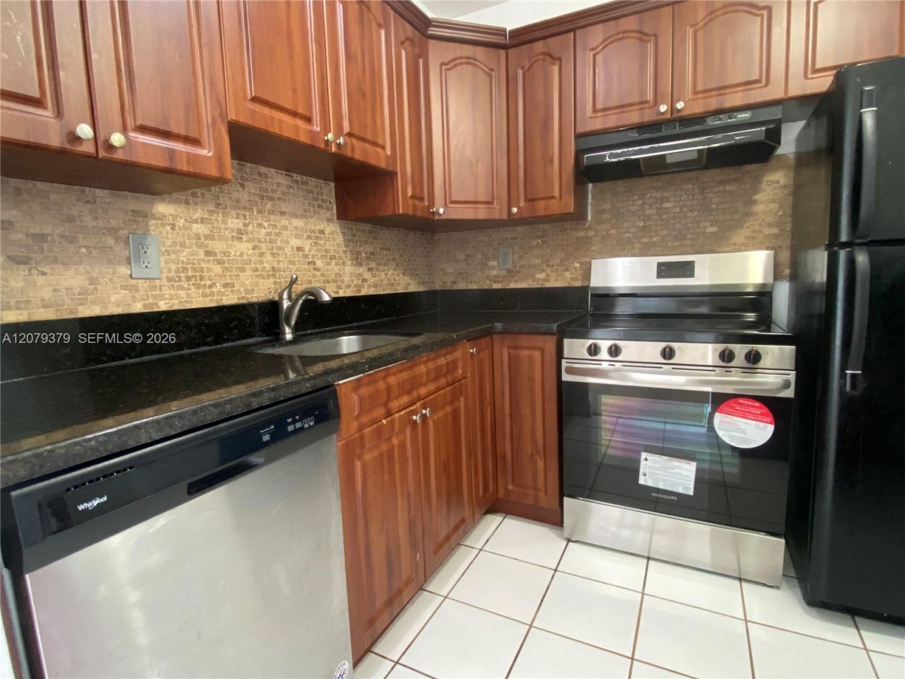488 NW 165th St Rd, Unit B-415, Miami, FL 33169 Photo