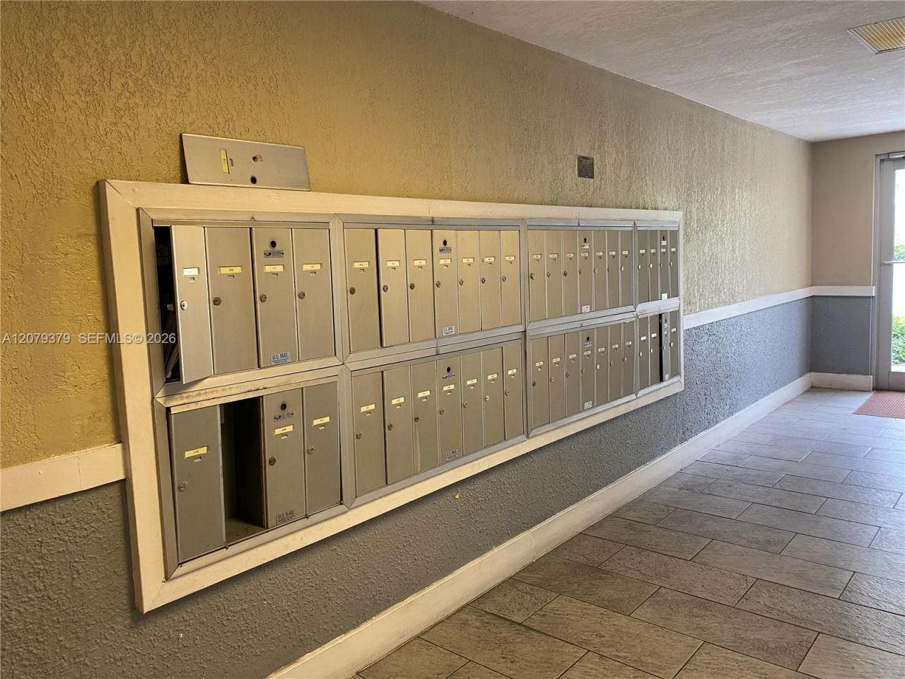 488 NW 165th St Rd, Unit B-415, Miami, FL 33169 Photo