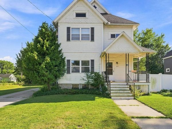 413 E IRVING AVENUE, Oshkosh, WI 54901