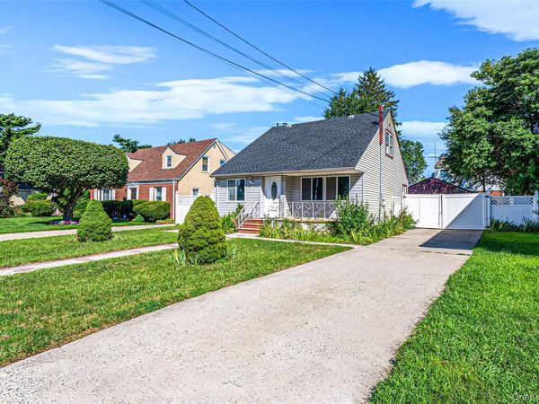 231 Cedar Street , Hempstead, NY 11550