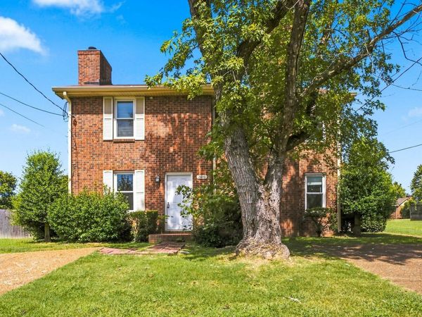 2440 Fairbrook Dr , Nashville, TN 37214
