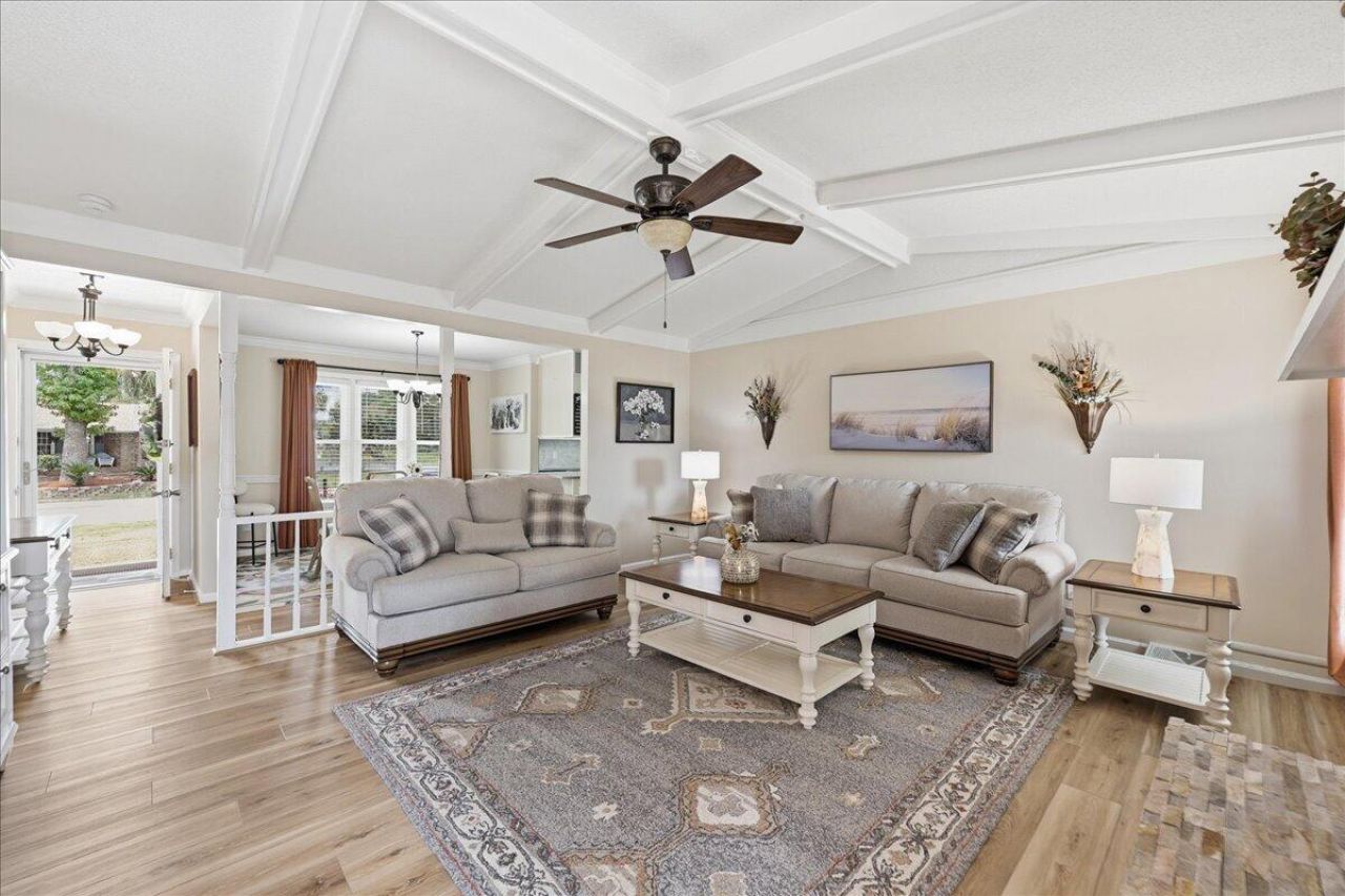 210 Trinity Place Photo 12
