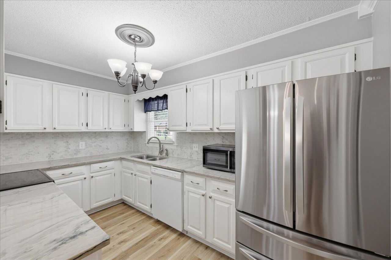 210 Trinity Place Photo 13