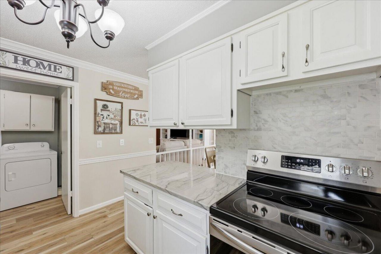 210 Trinity Place Photo 14