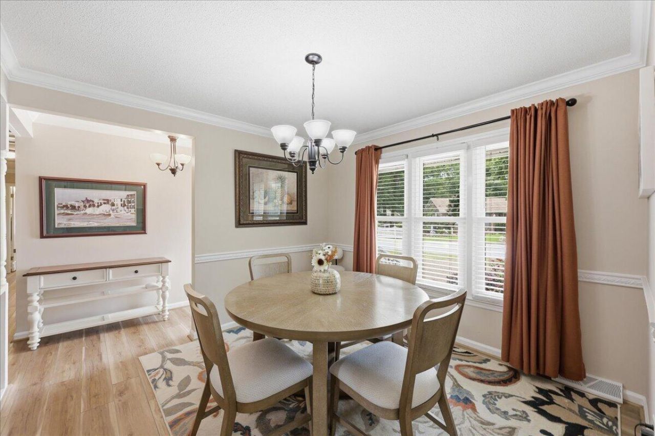 210 Trinity Place Photo 18