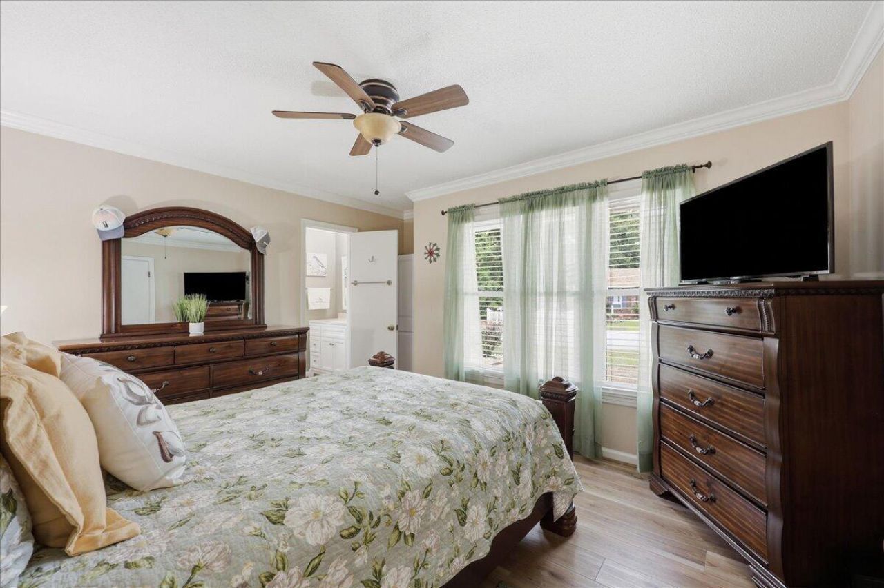 210 Trinity Place Photo 21