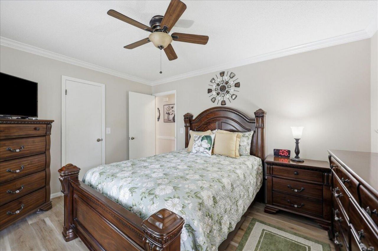 210 Trinity Place Photo 23