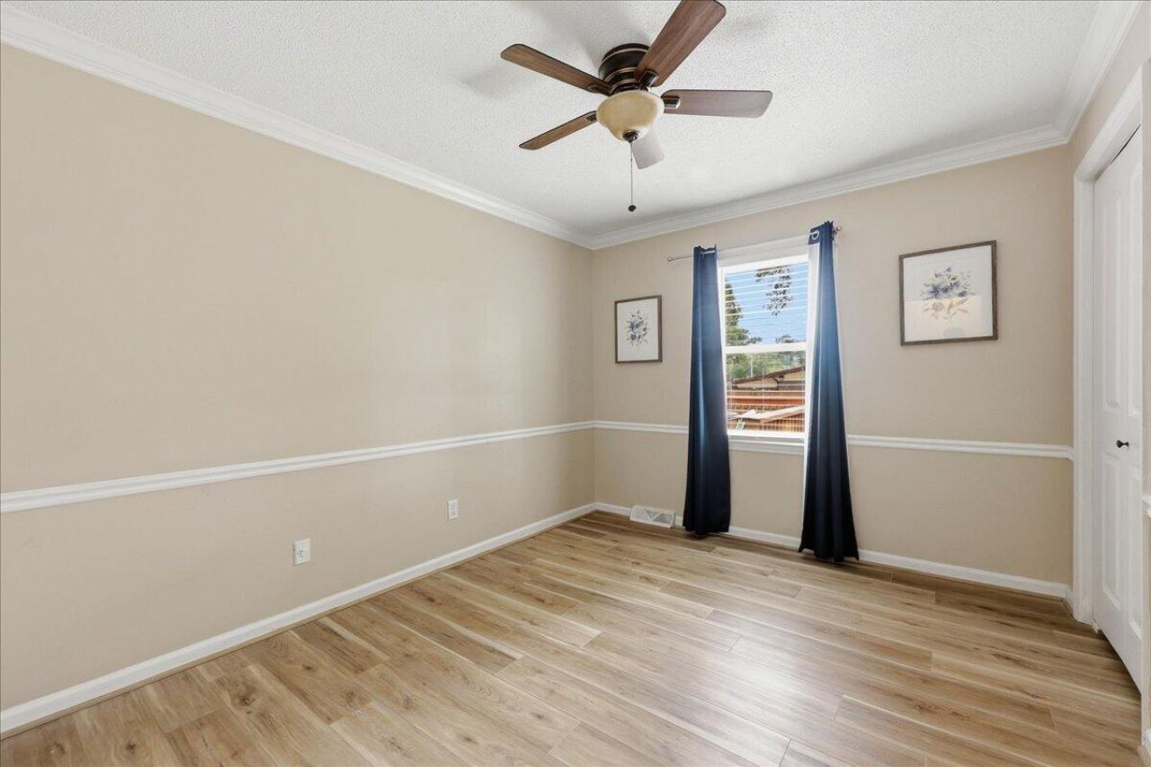 210 Trinity Place Photo 25