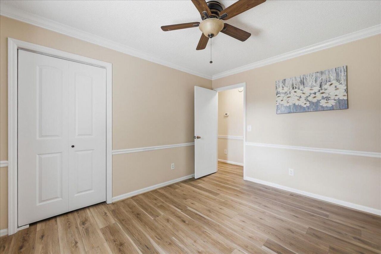 210 Trinity Place Photo 26