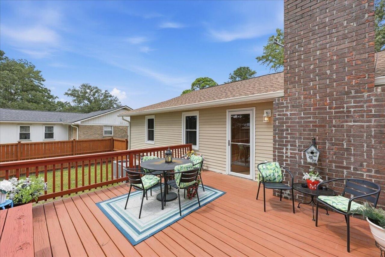 210 Trinity Place Photo 31