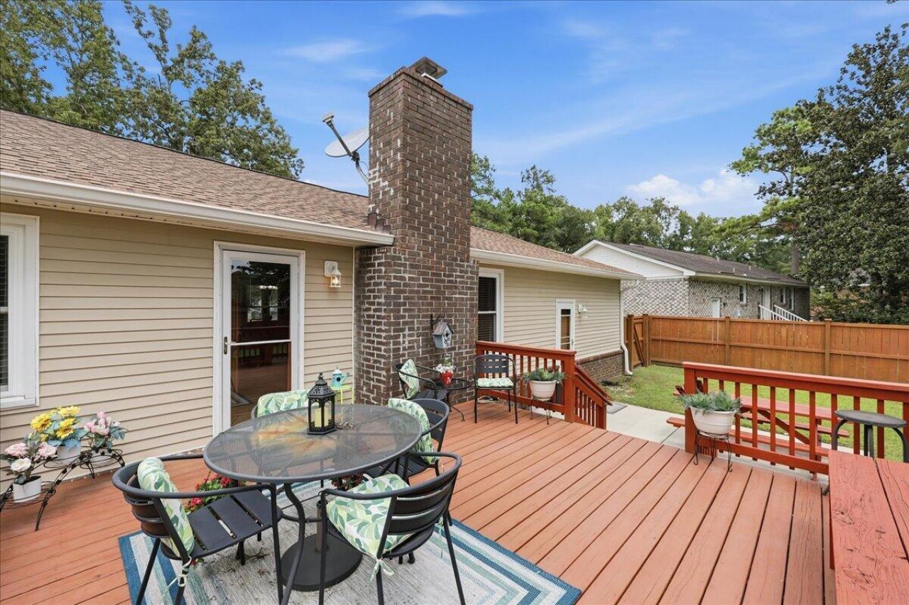 210 Trinity Place Photo 32