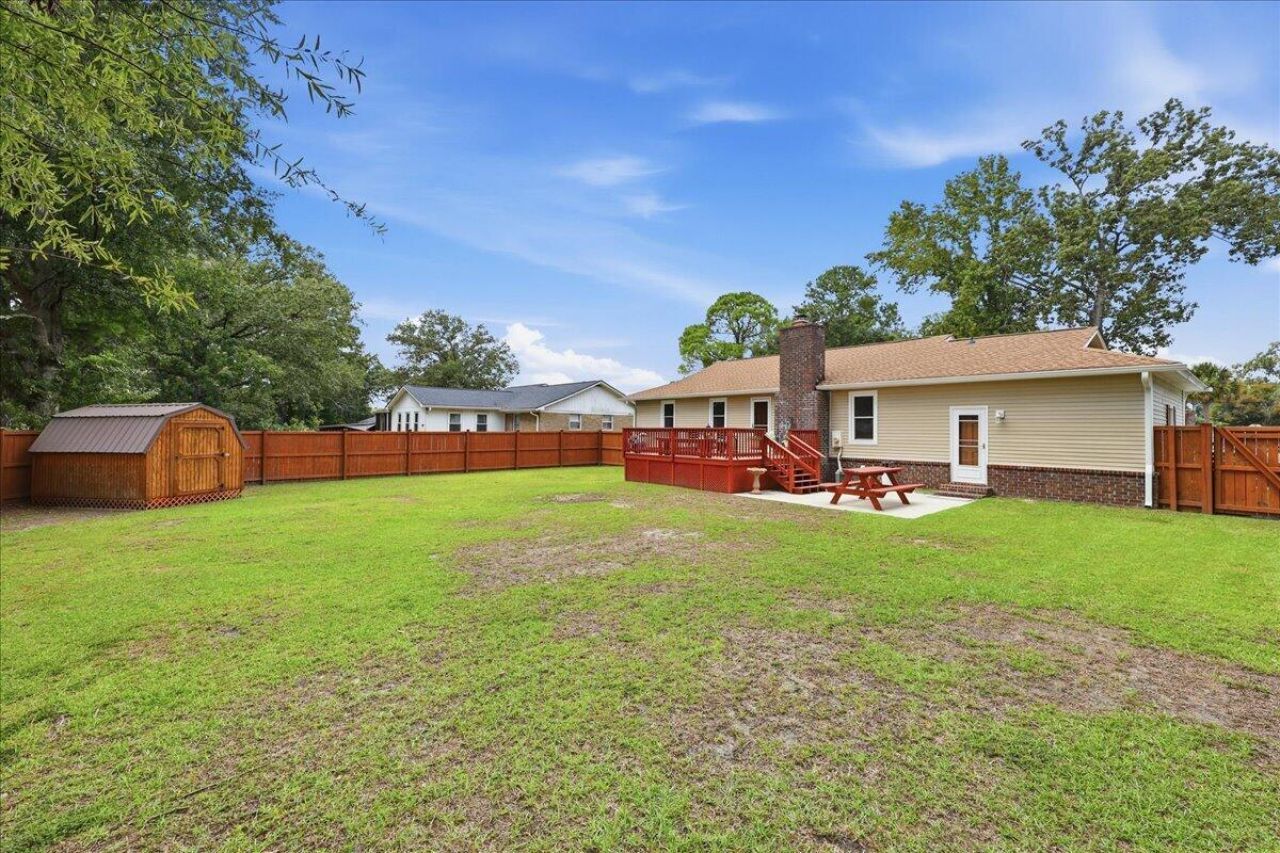210 Trinity Place Photo 34