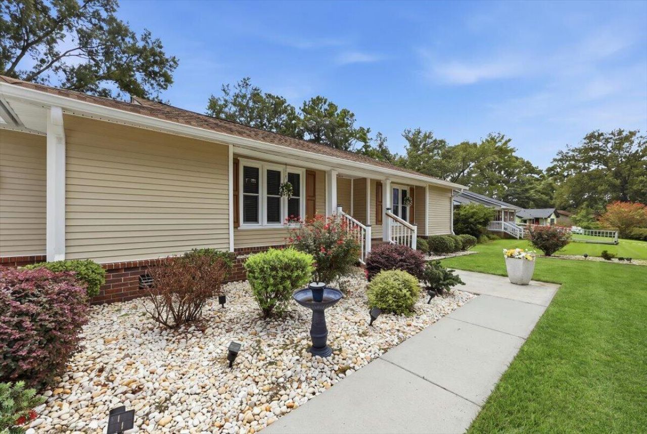 210 Trinity Place Photo 5