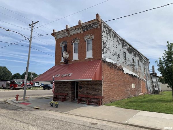 100 S MAIN Street, Alexis, IL 61412