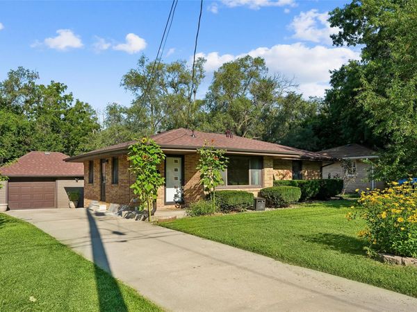 3304 Fairlane Drive, Des Moines, IA 50315