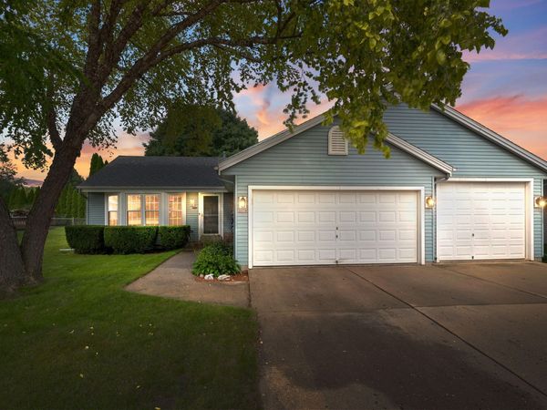 2114 Somerset Ct, Waukesha, WI 53186