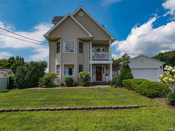 406 Vanderbilt Boulevard, Oakdale, NY 11769