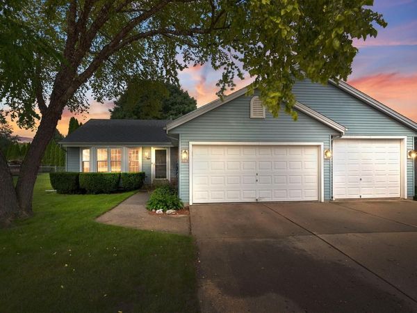 2114 Somerset COURT, Waukesha, WI 53186