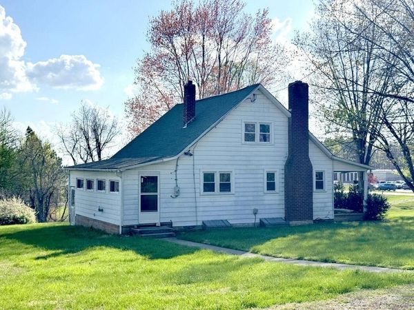 259 Scruggs RD , Moneta, VA 24121