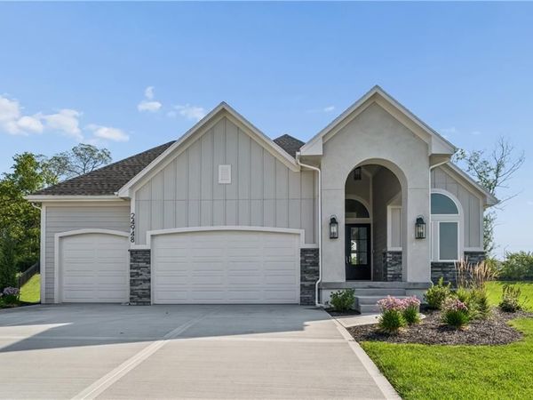 24948 W 98th Place, Lenexa, KS 66227