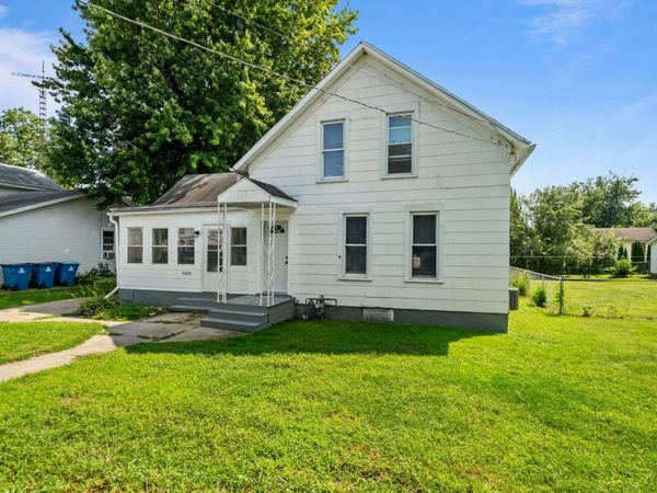 141 W Division Street , Amboy, IL 61310