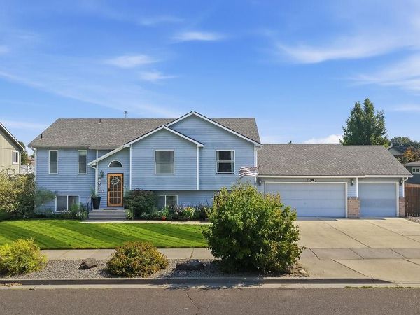 8708 N WARREN St, Spokane, WA 99208