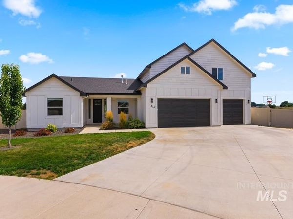 424 October Sky St, New Plymouth, ID 83655