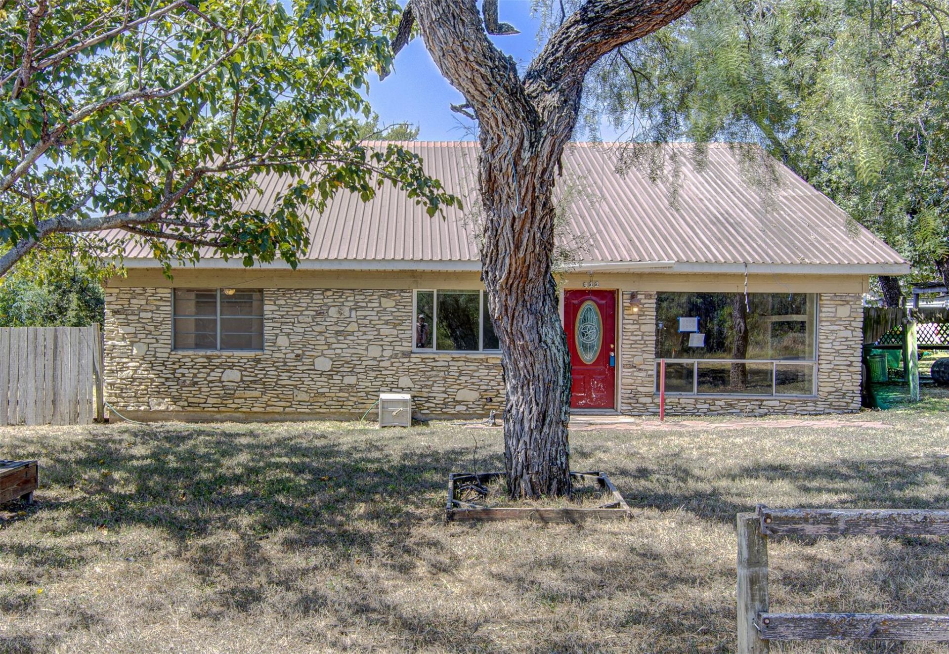 322 E Castleshoals Dr, Granite Shoals, TX 78654 Main Photo