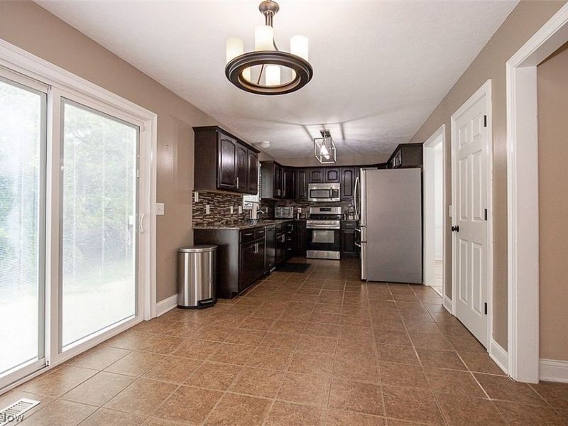 25660 Edgecliff Drive, Euclid, OH 44132 Photo 14
