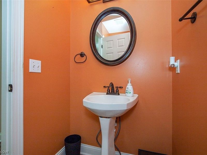 25660 Edgecliff Drive, Euclid, OH 44132 Photo 22