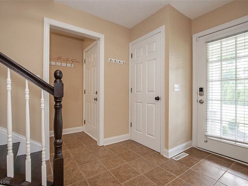 25660 Edgecliff Drive, Euclid, OH 44132 Photo 6