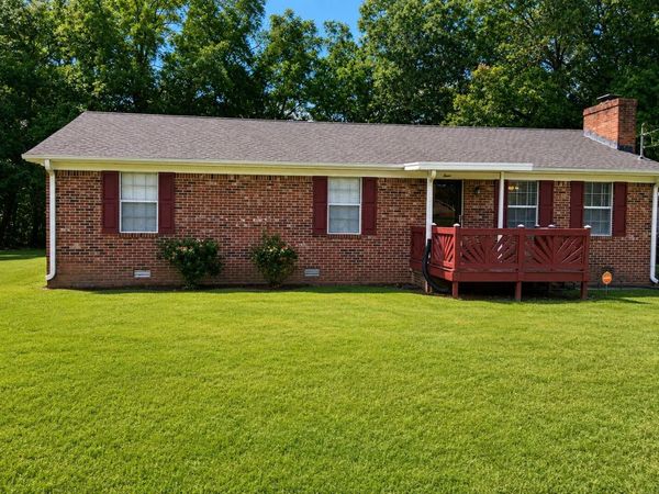 3 HOLLY HILL DR, Jackson, TN 38301