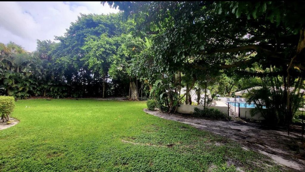 1723 Embassy Drive, Unit 103, West Palm Beach, FL 33401 Photo