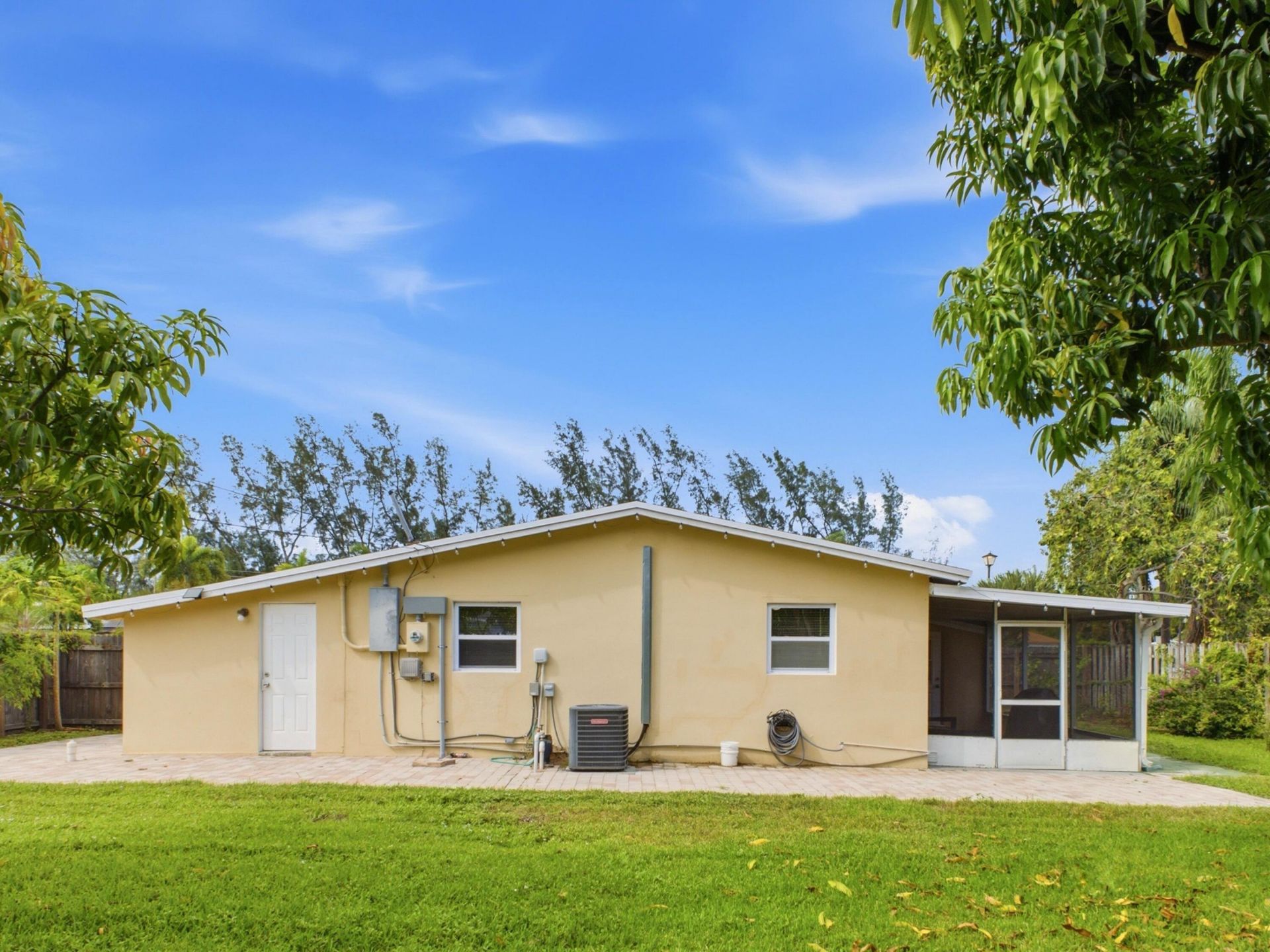 226 E Gateway Boulevard, Boynton Beach, FL 33435 Photo