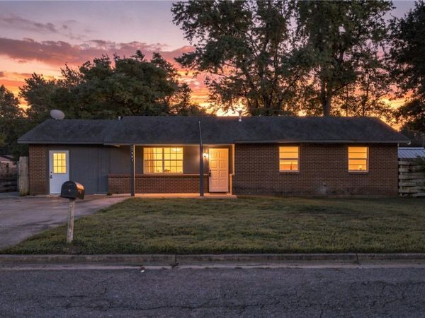 2401 N Jill Circle , Springdale, AR 72762